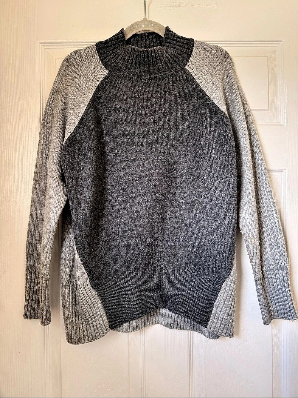 Margeaux & Ellie Gray Turtleneck Sweater Size Medium
